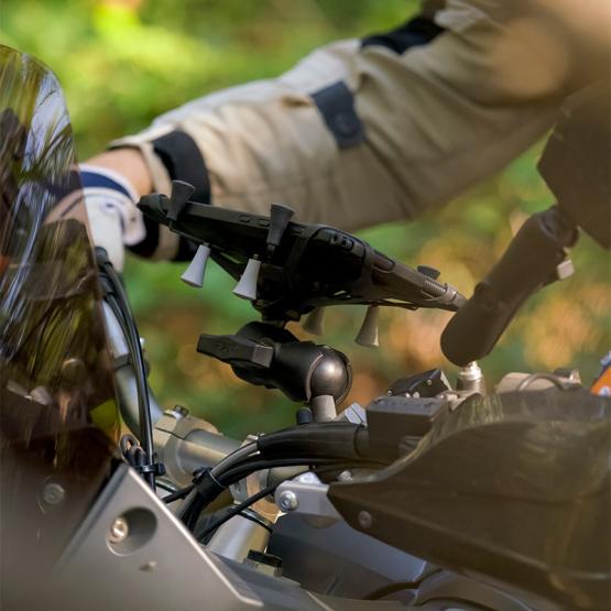 RAM Mounts RAM-231ZU uchwyt montowany do ramy kierownicy z 1.5-calową głowicą obrotową (2)